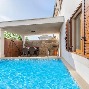  Ferienhaus Kuca Maja
